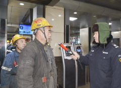 燕子山矿：酒精测试仪正式“上岗”把好员工入井第一关