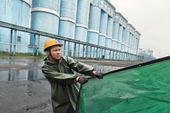 暴雨下，12小时保卫战