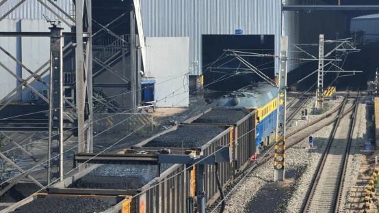 国家能源集团包神铁路巴图塔站区：见证荒芜到繁华