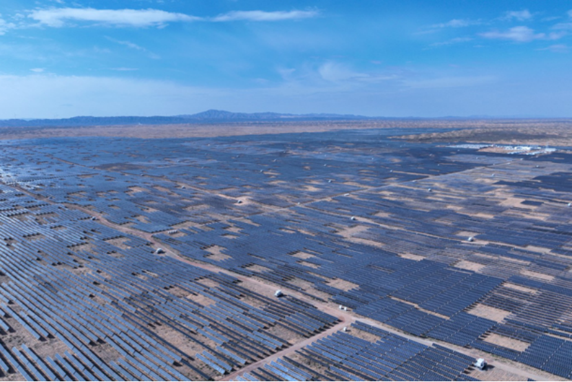 国家能源集团腾格里“沙戈荒”基地300万千瓦光伏全容量投产